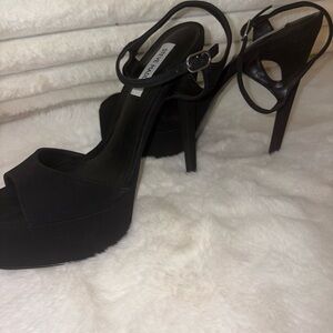 Steve Madden Elegant Black Platform Heels